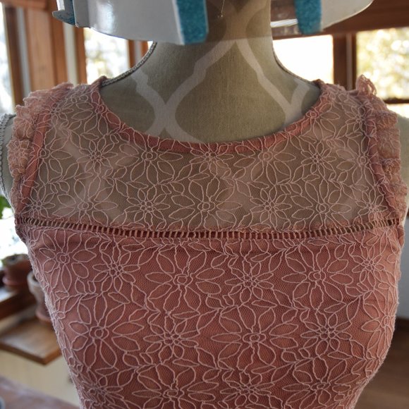 Pretty pink lace top - Picture 3 of 6
